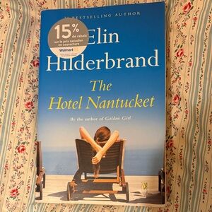 Elin Hilderbrand- the hotel Nantucket (book)